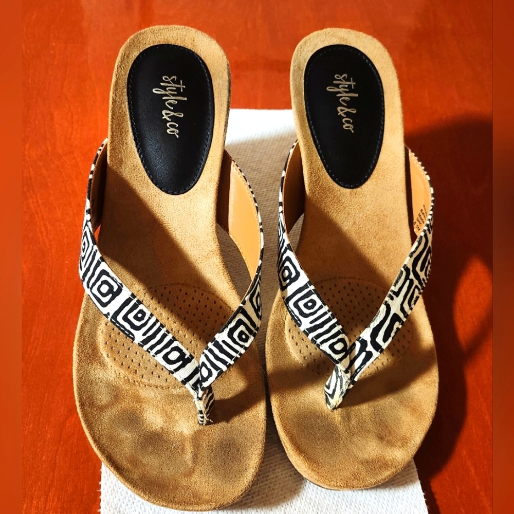 EUC Style & Co women's black & white print wedge heel sandals size 8.5
